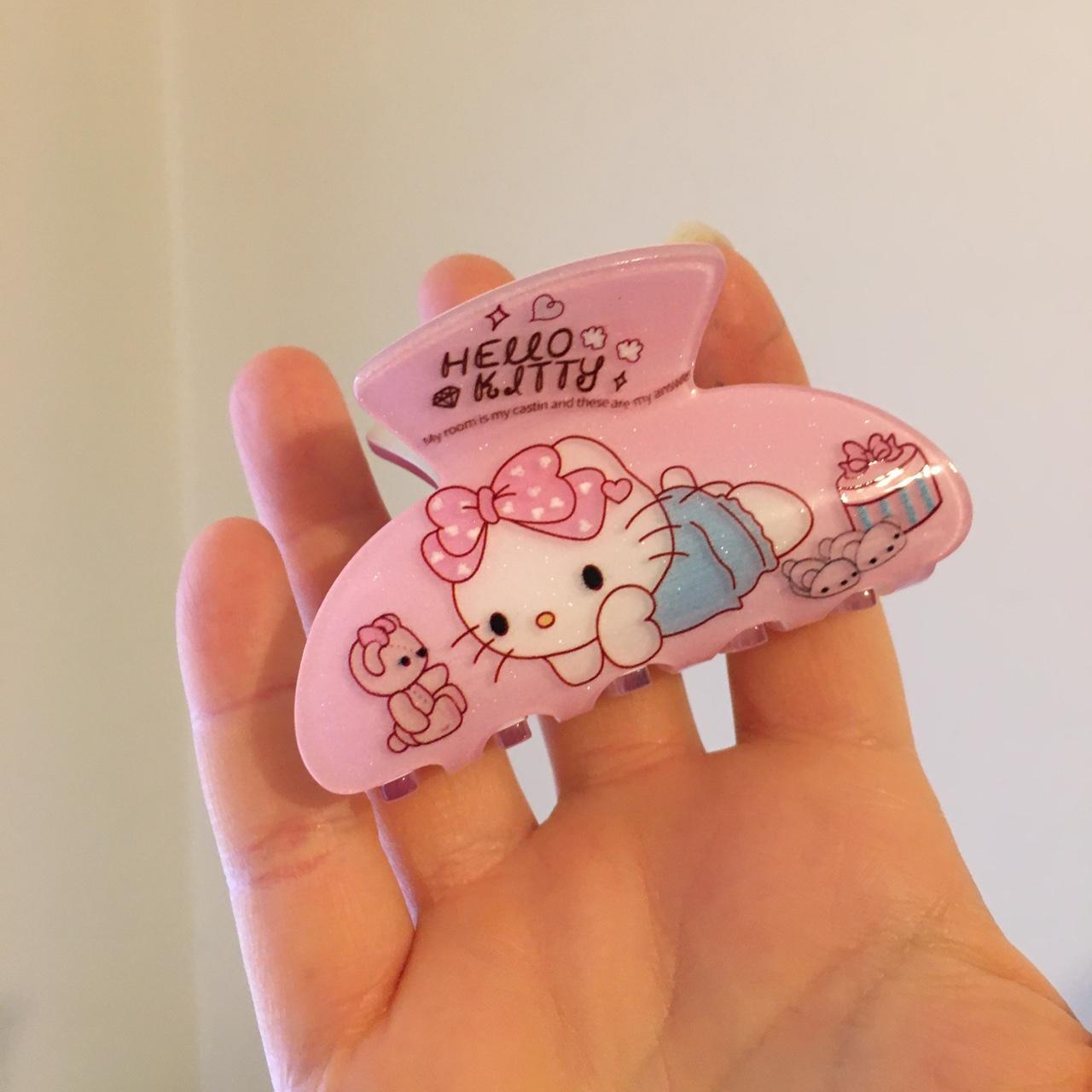 hello kitty hair claw clip! 🎀😭💕🛍 one side is shiny... - Depop