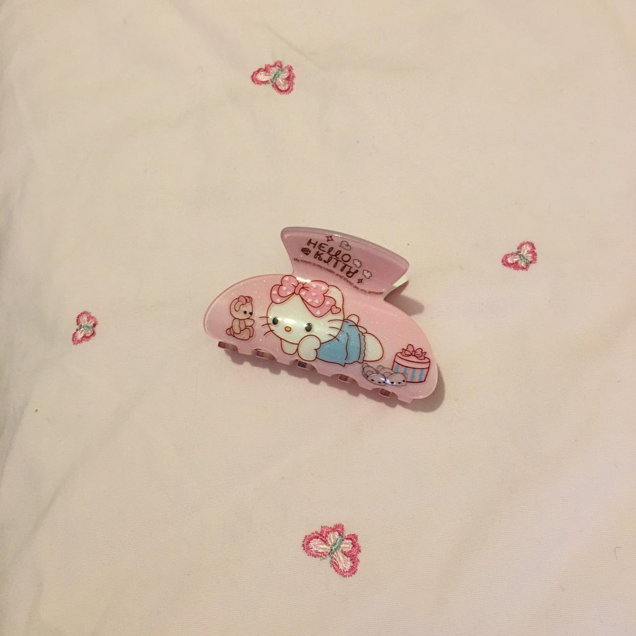 hello kitty hair claw clip! 🎀😭💕🛍 one side is shiny... - Depop
