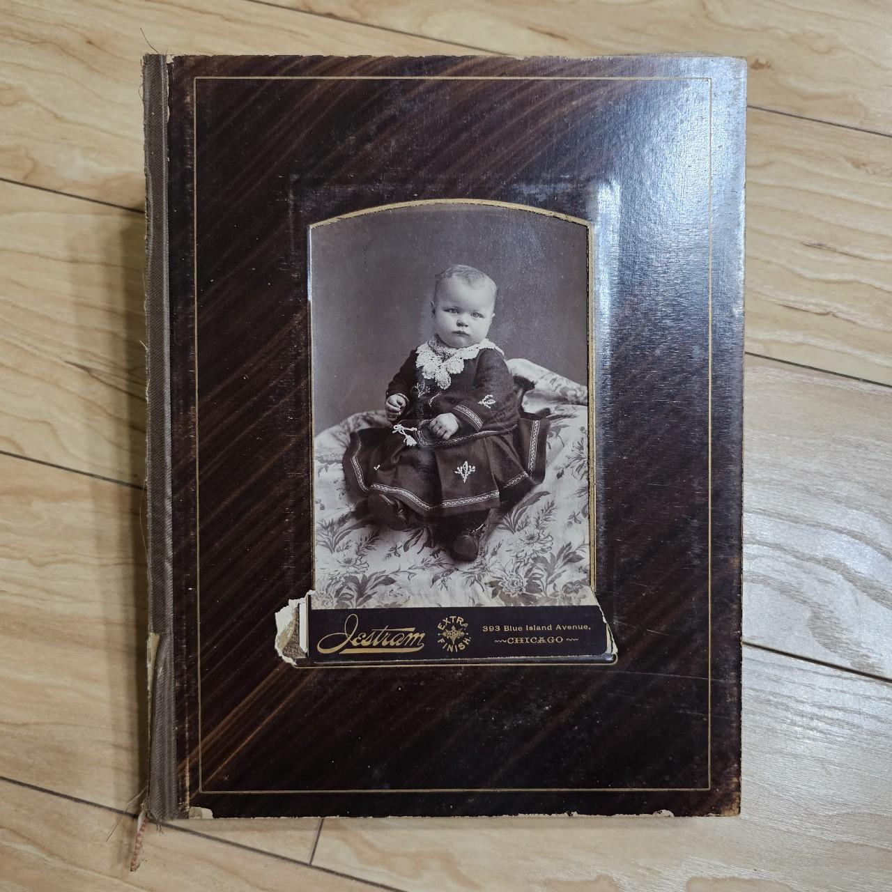 item listed by thriftsndshht