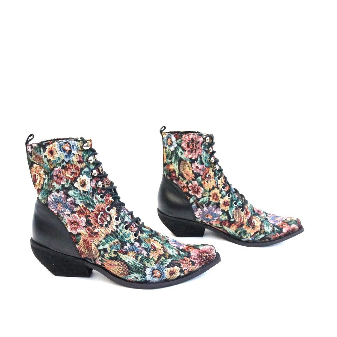 This is a beautiful pair of Jeffrey Campbell floral... Depop