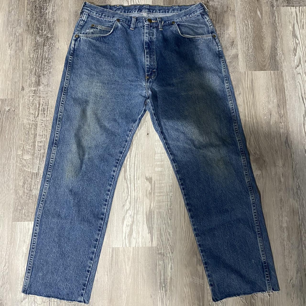 wrangler staright jeans fit is loose but not too... - Depop