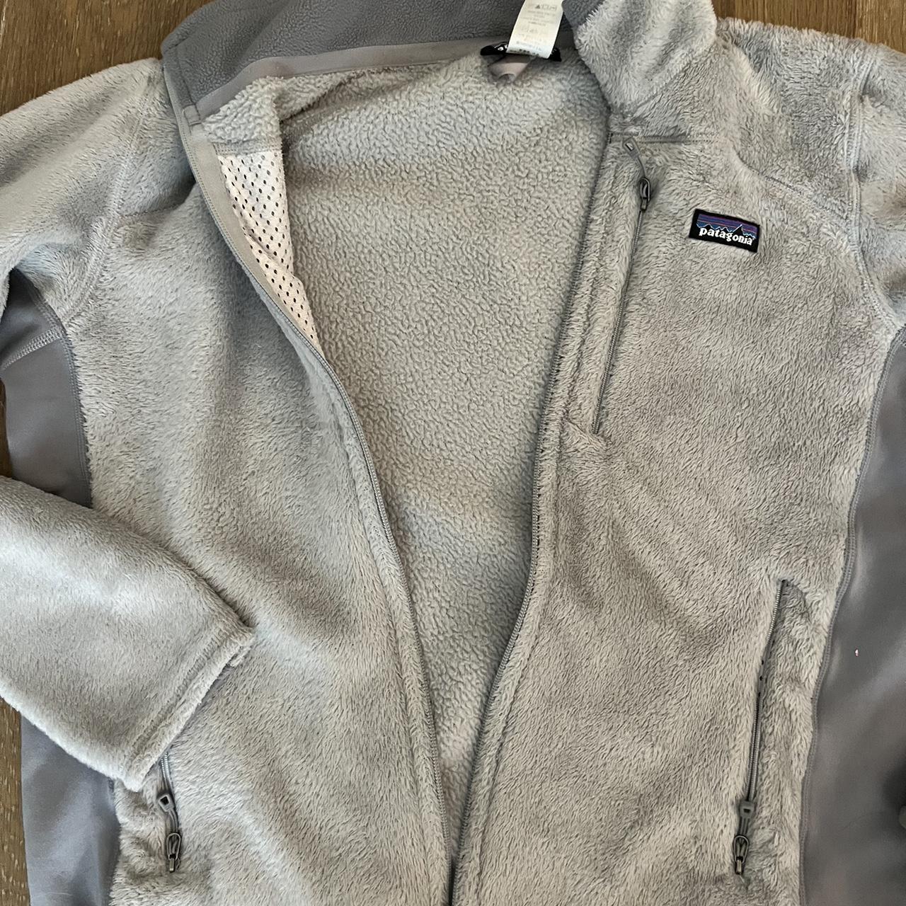 patagonia jacket women’s size large, but fits more... Depop