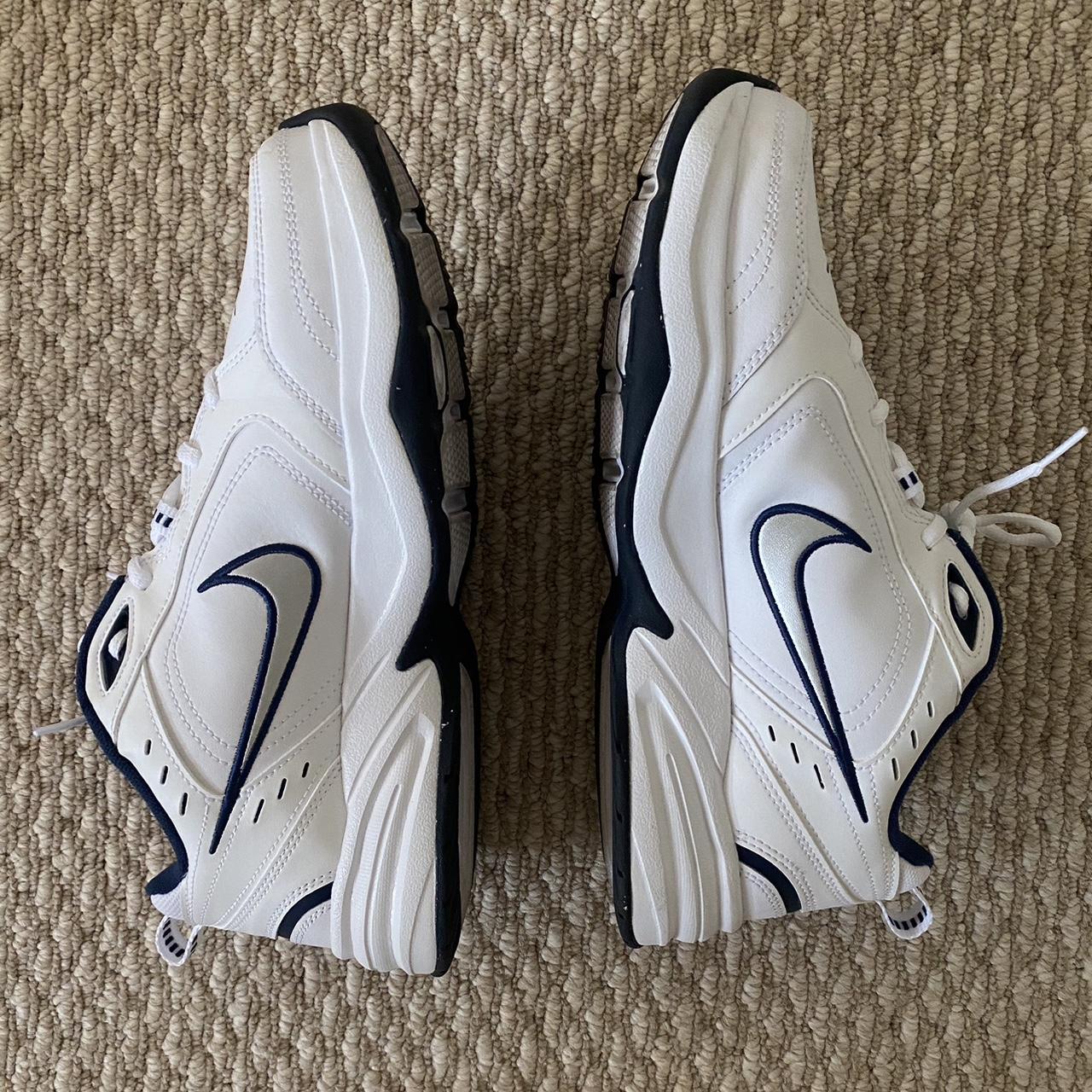 nikeairmonarch