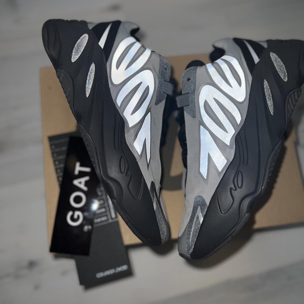 yeezy 700s black
