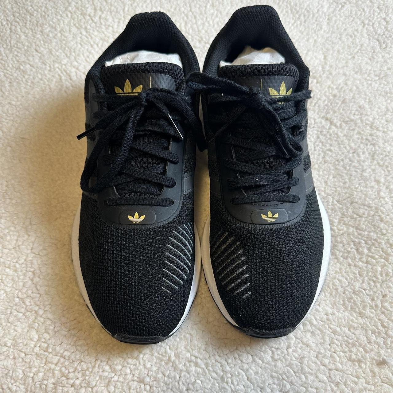 Adidas swift black outlet and gold