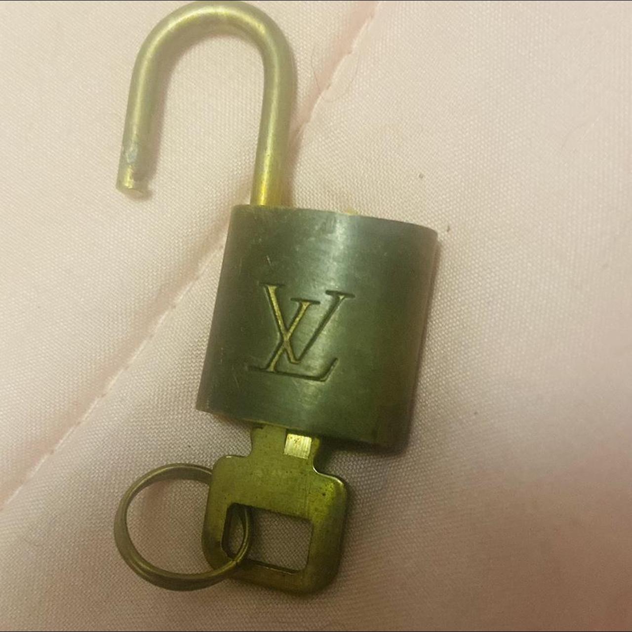 LV locket with key #318, Can be used on bags or