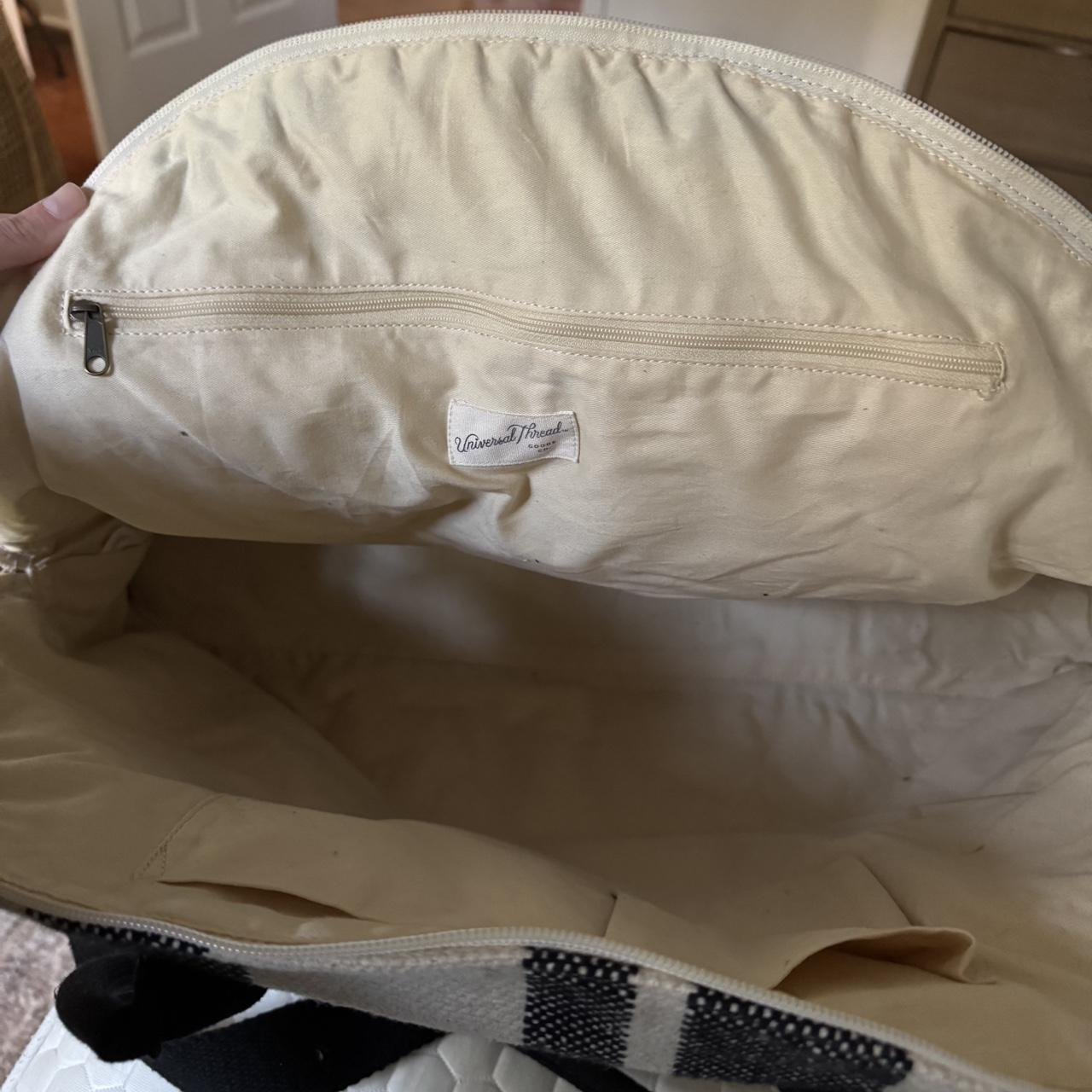 Universal Thread Women's Makeup and toiletry bags… - image 3