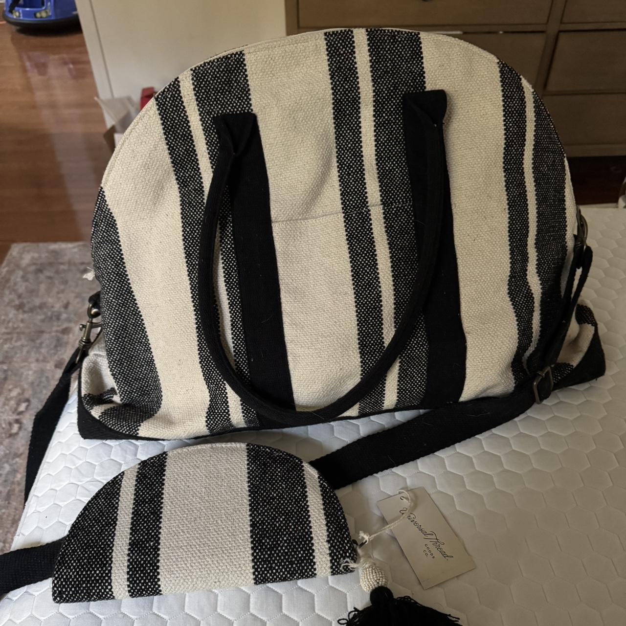 Universal Thread Women's Makeup and toiletry bags… - image 1