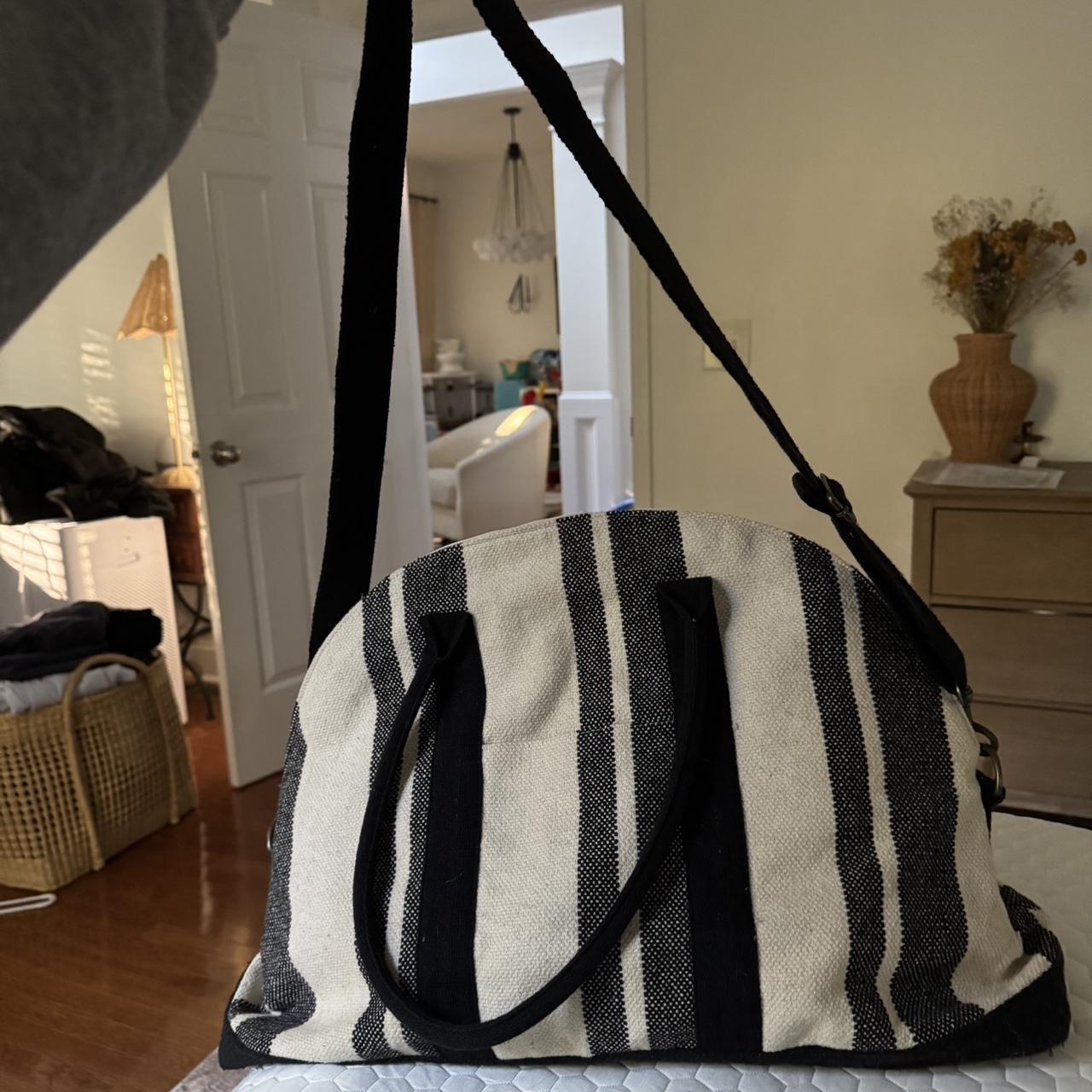 Universal Thread Women's Makeup and toiletry bags… - image 2