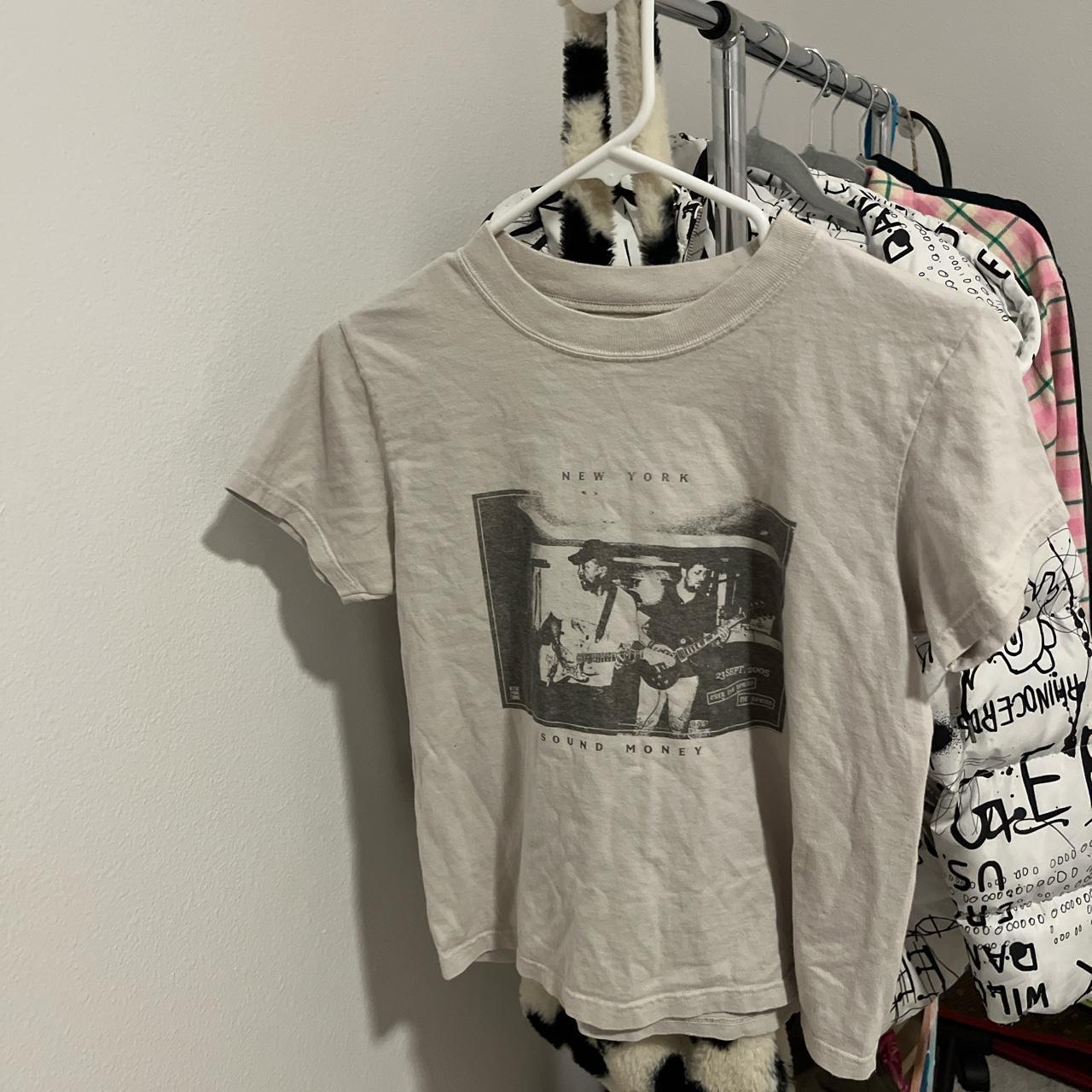 Brandy Melville Women's T-shirt | Depop