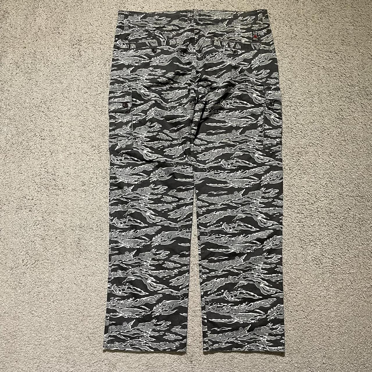 Vintage Enyce Pants Mens 40x30 Gray Camo Baggy... - Depop