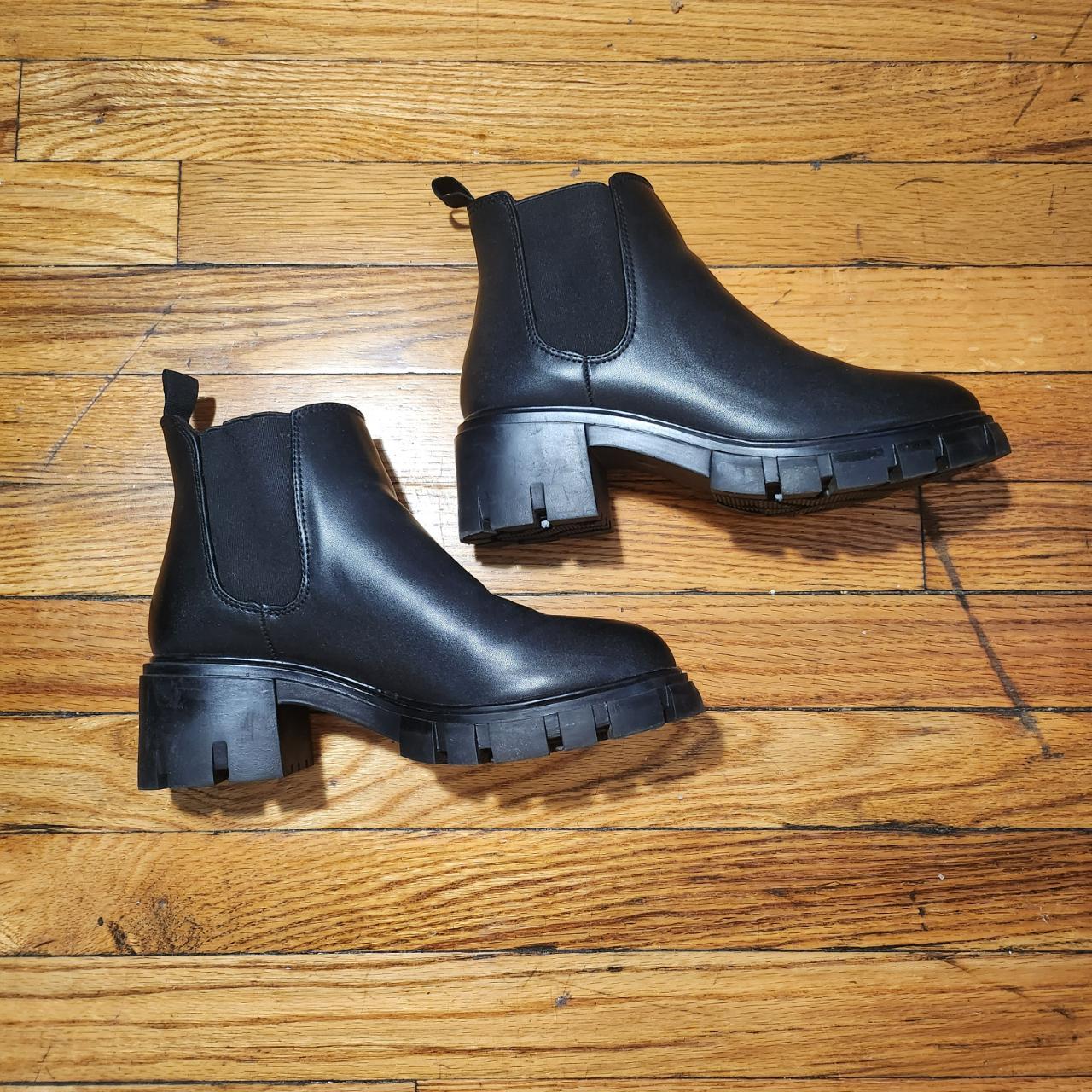 Classic black Steve Madden Howler Chelsea ankle. Depop