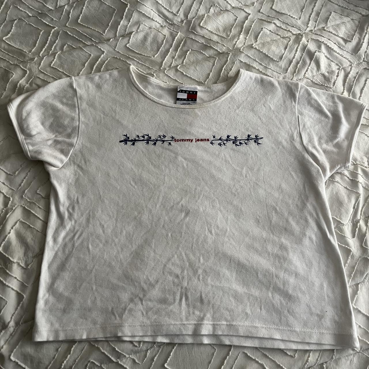 Tommy Hilfiger Women's White and Red T-shirt | Depop