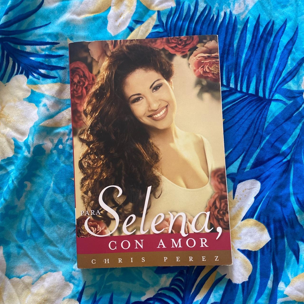 Selena book (in Spanish) - Depop