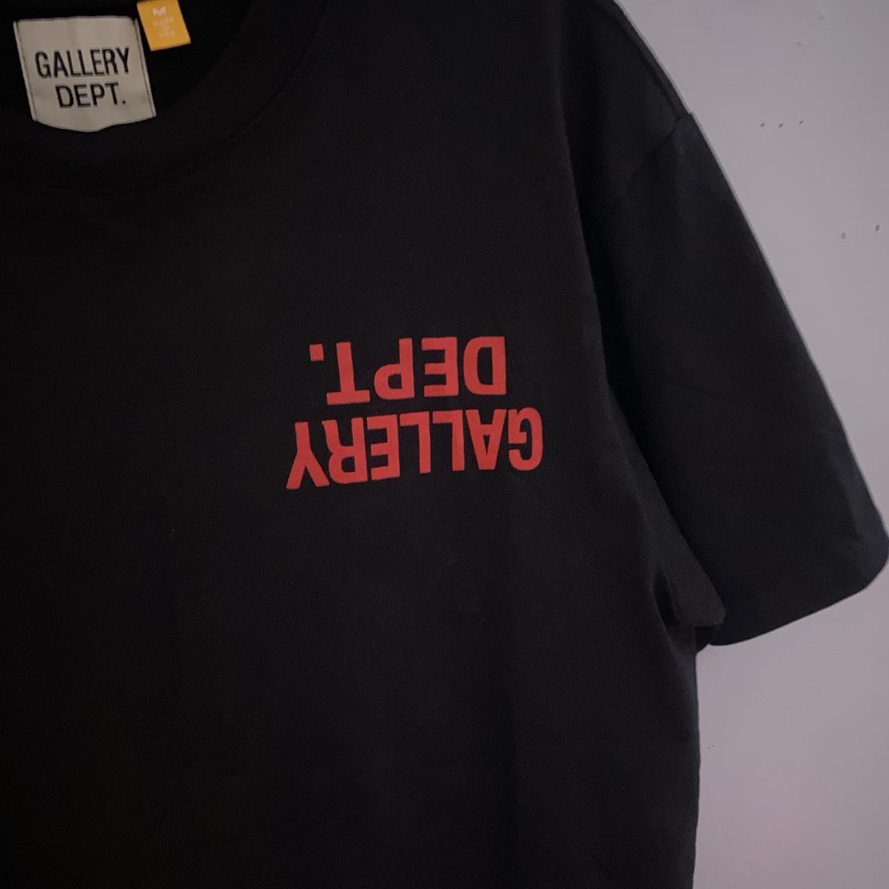 Gallery dept upside hotsell down logo tee