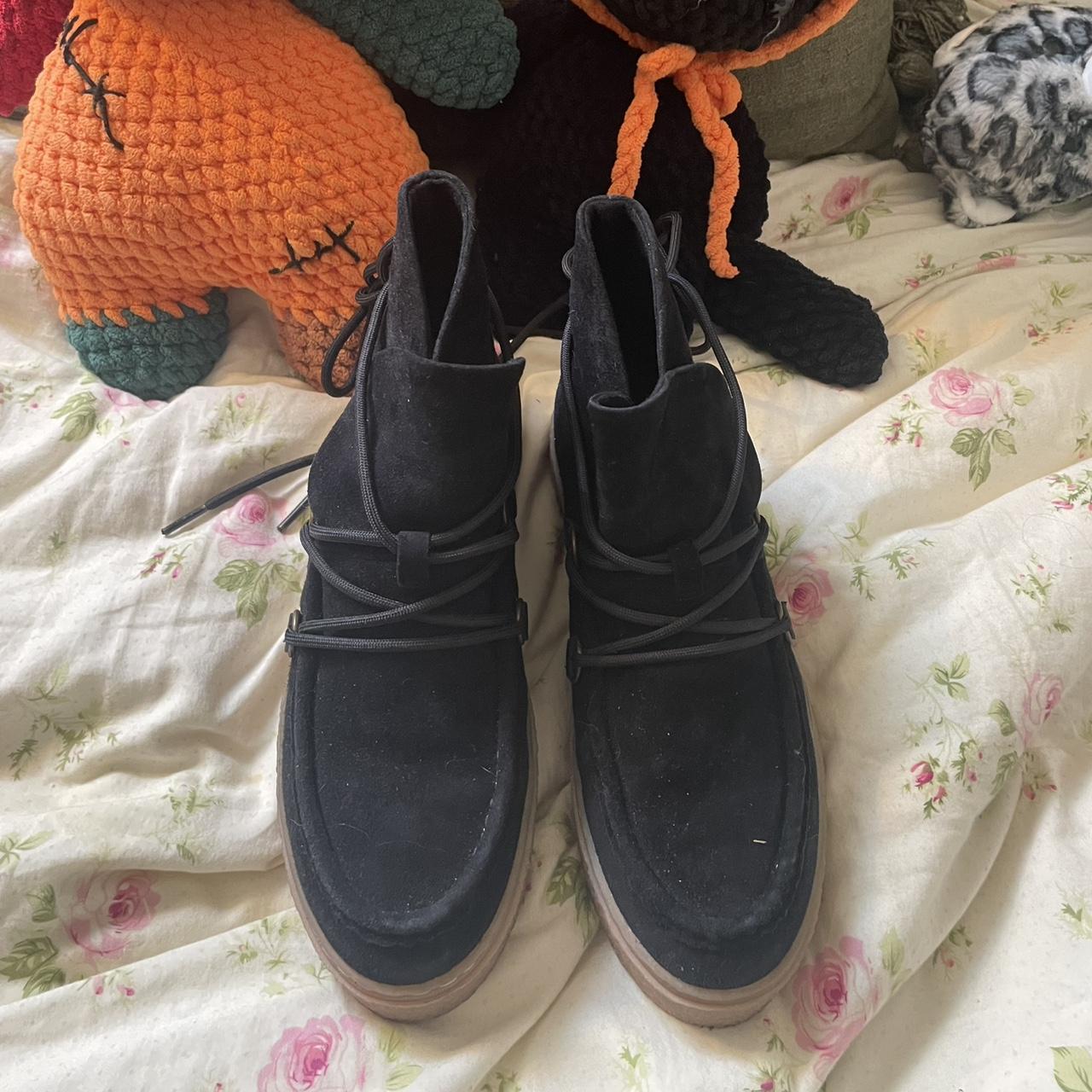 item listed by scarletrosethrift