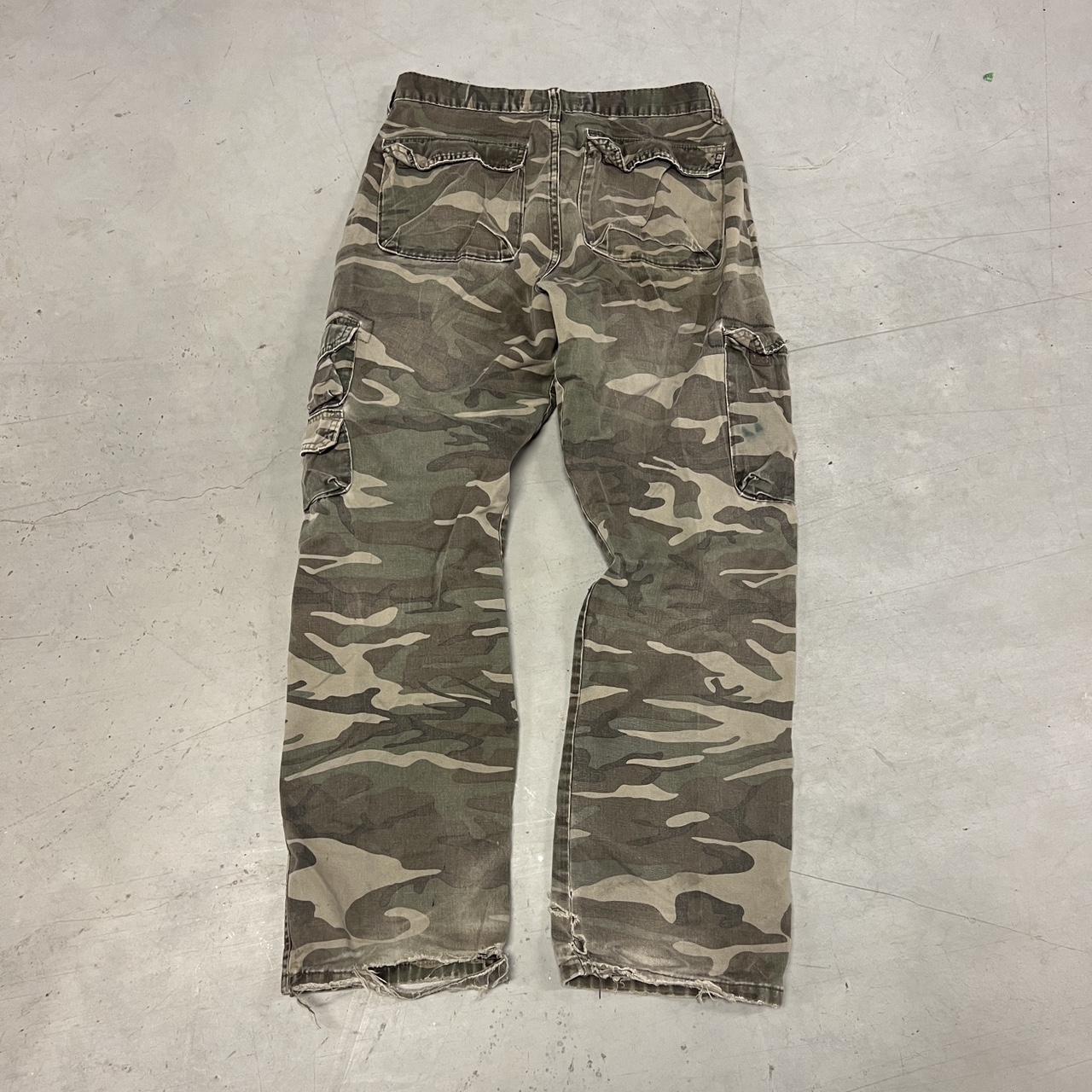 Vintage Y2K Wrangler Camo Cargo Pants Distressed... - Depop