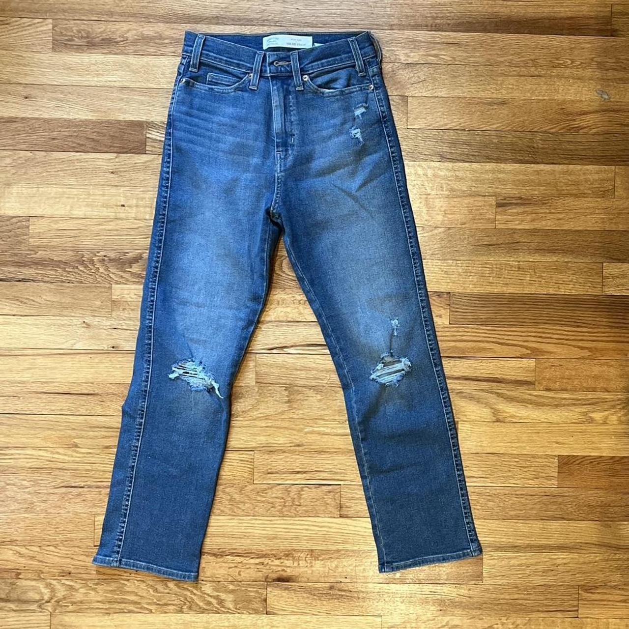 Cute vintage straight leg ripped jeans💙🦋🔹 FREE... - Depop