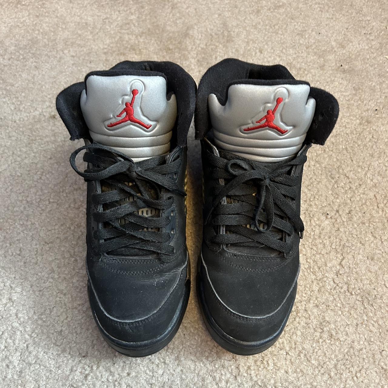 Jordan 5 black metallic silver Size 6.5y Great... - Depop