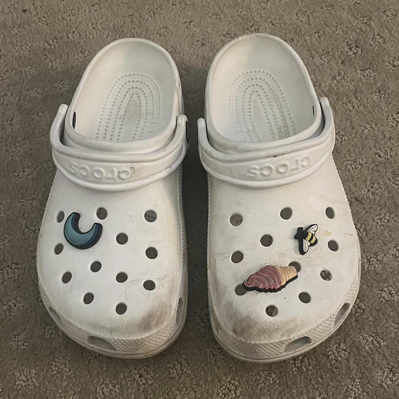 Do white crocs hot sale get dirty easily