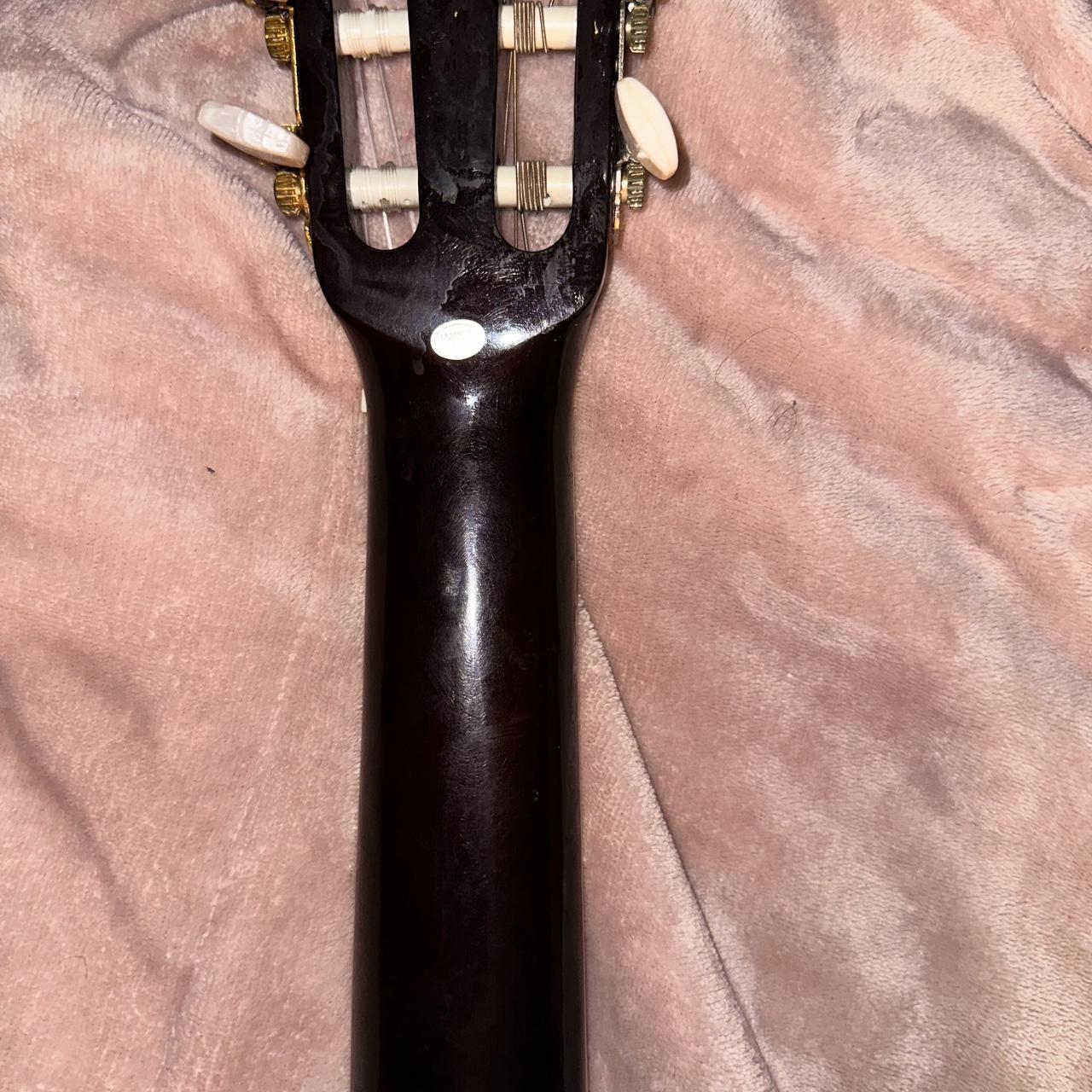 6 string acoustic guitar - Depop