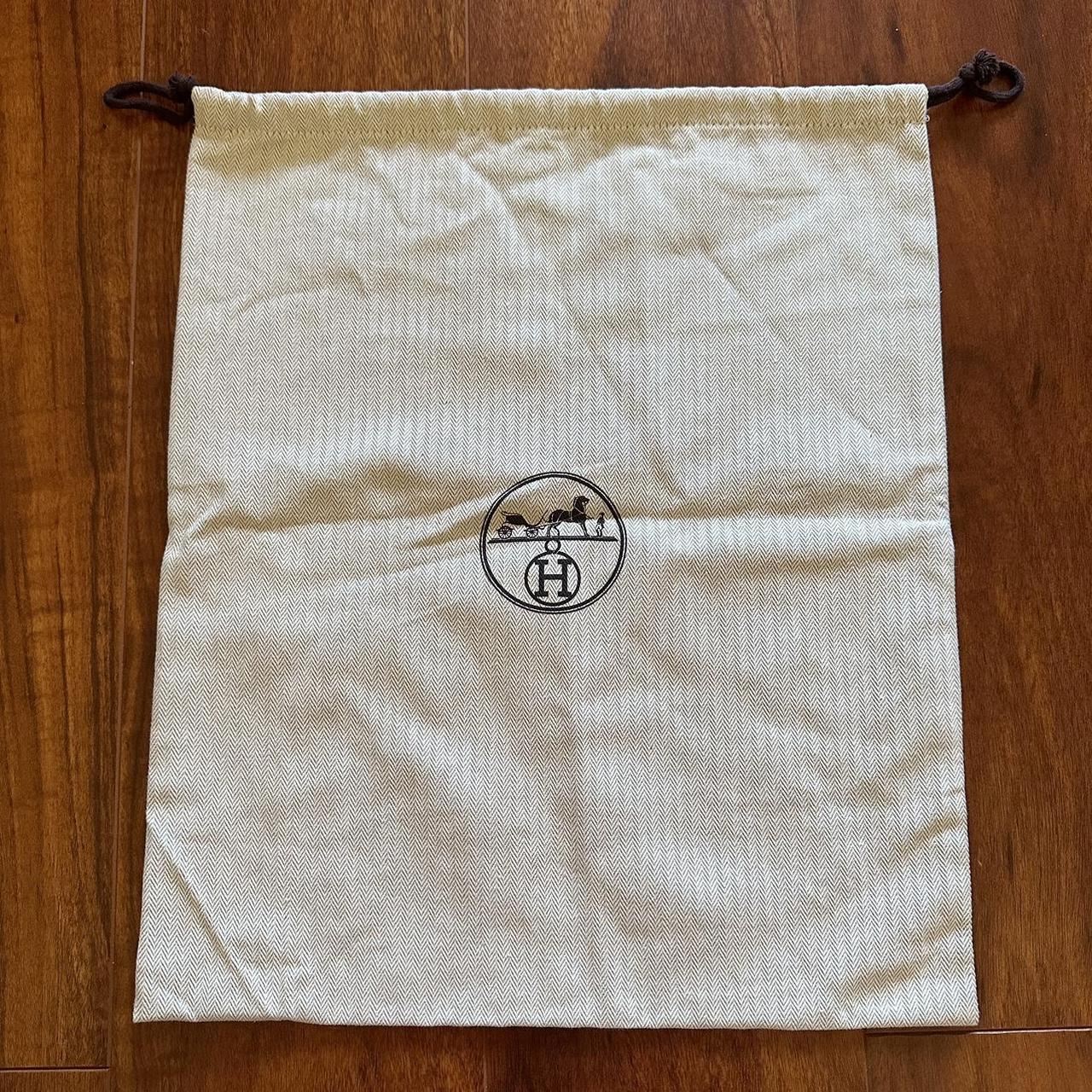 Dust bag off online white