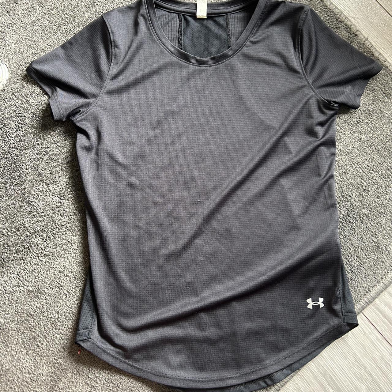 Under Armour Women's Black T-shirt | Depop