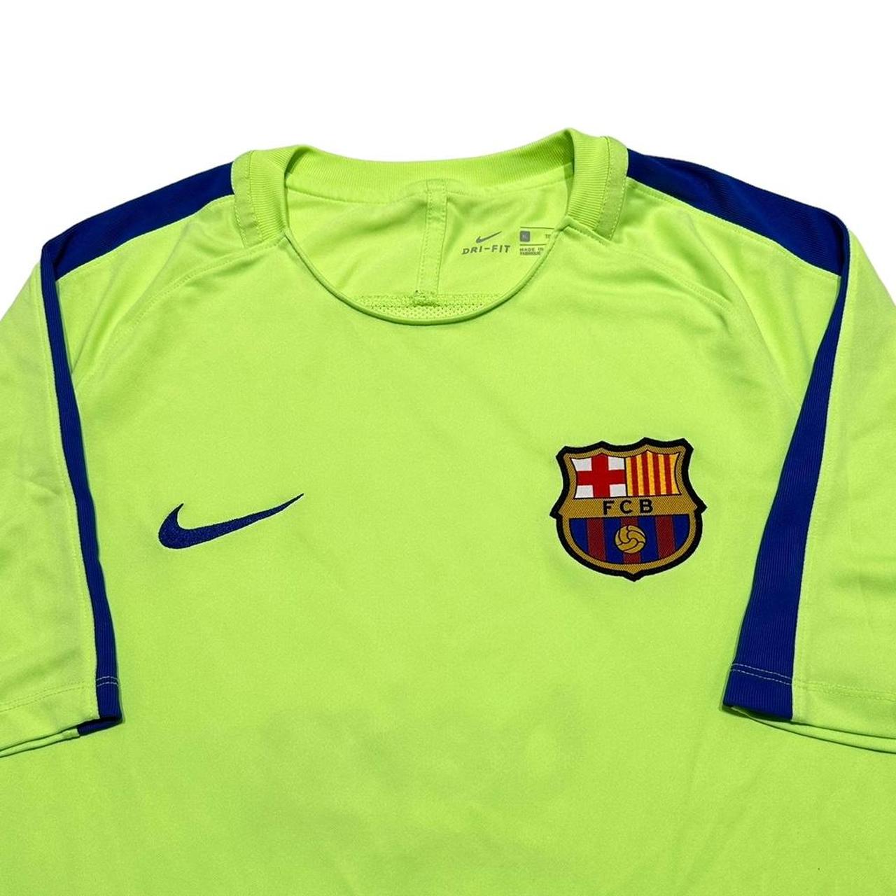 navy blue and lime green nike shirt