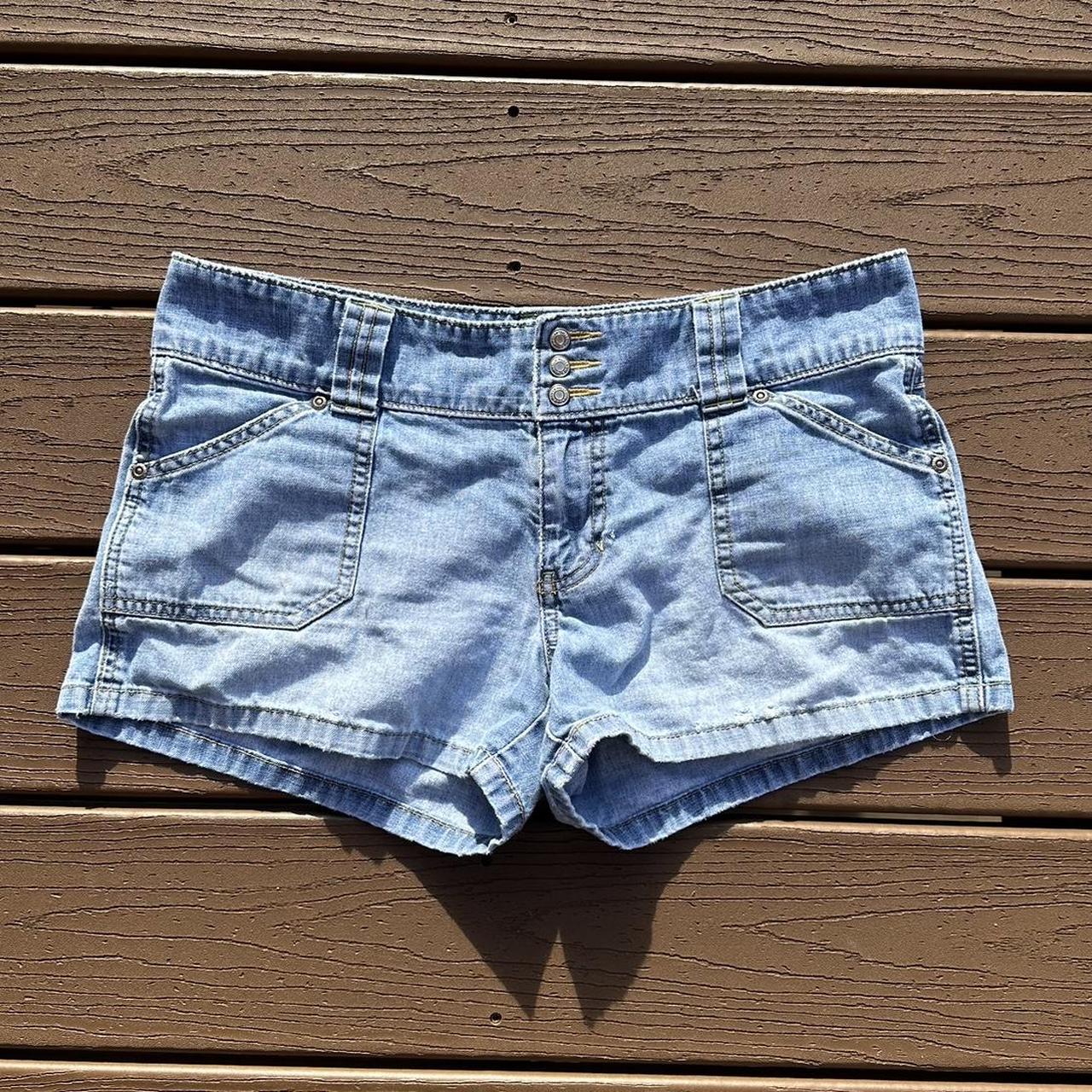 Vintage y2k old navy low rise jean shorts 🍓size - Depop