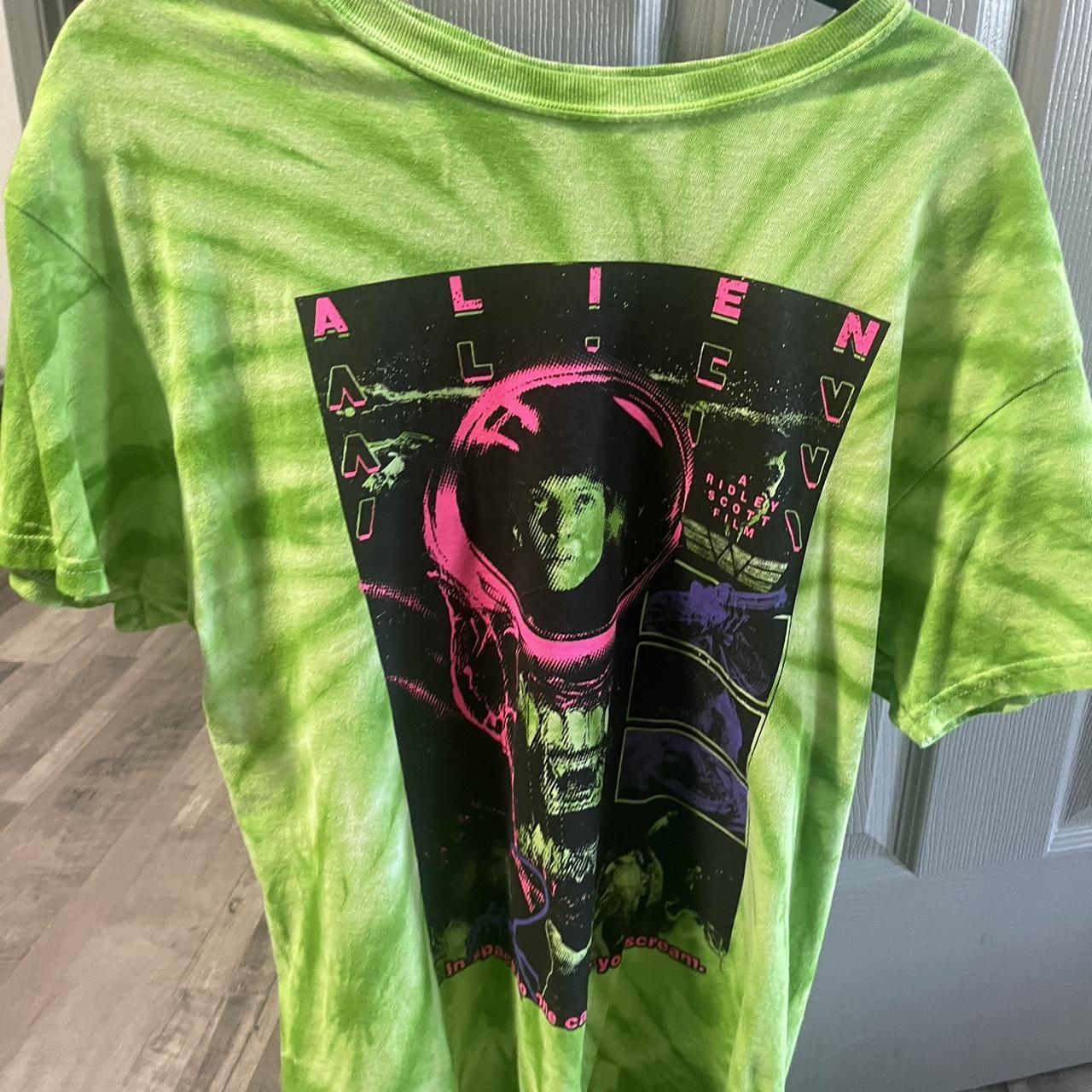 Alien T shirt graveyard goods - Depop