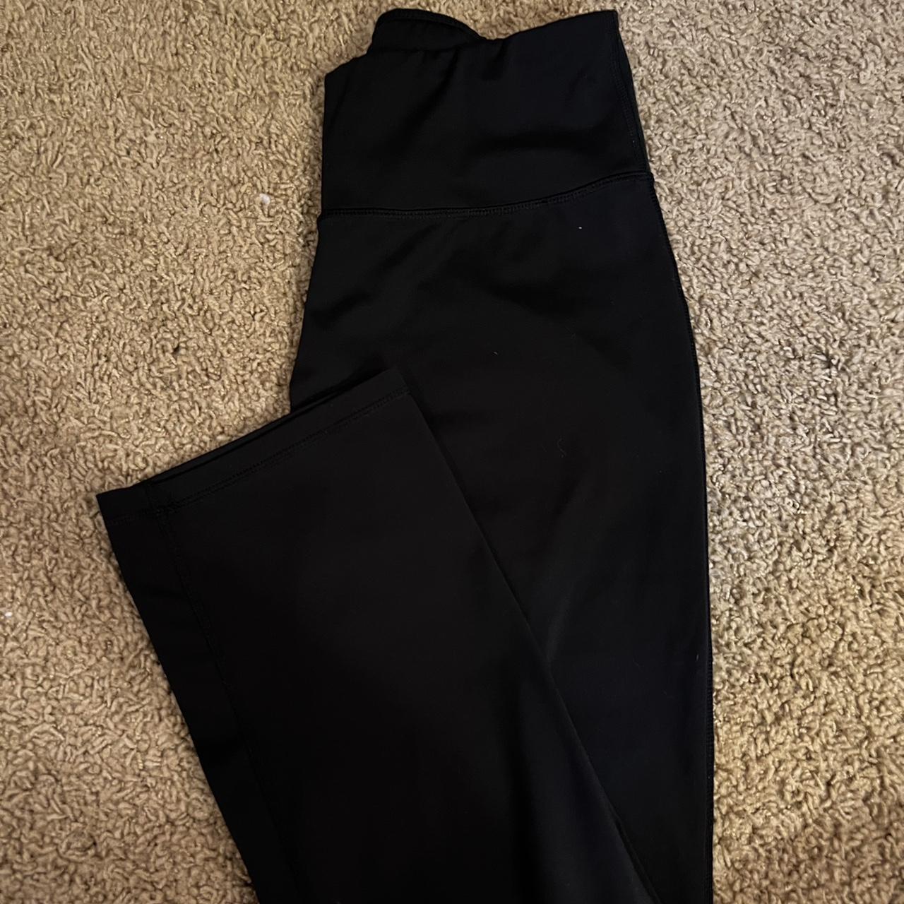Plain black leggings size large - Depop