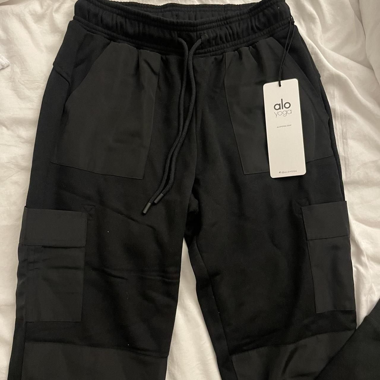 NWT Alo Yoga black cargo Jogger size XS brand new - Depop