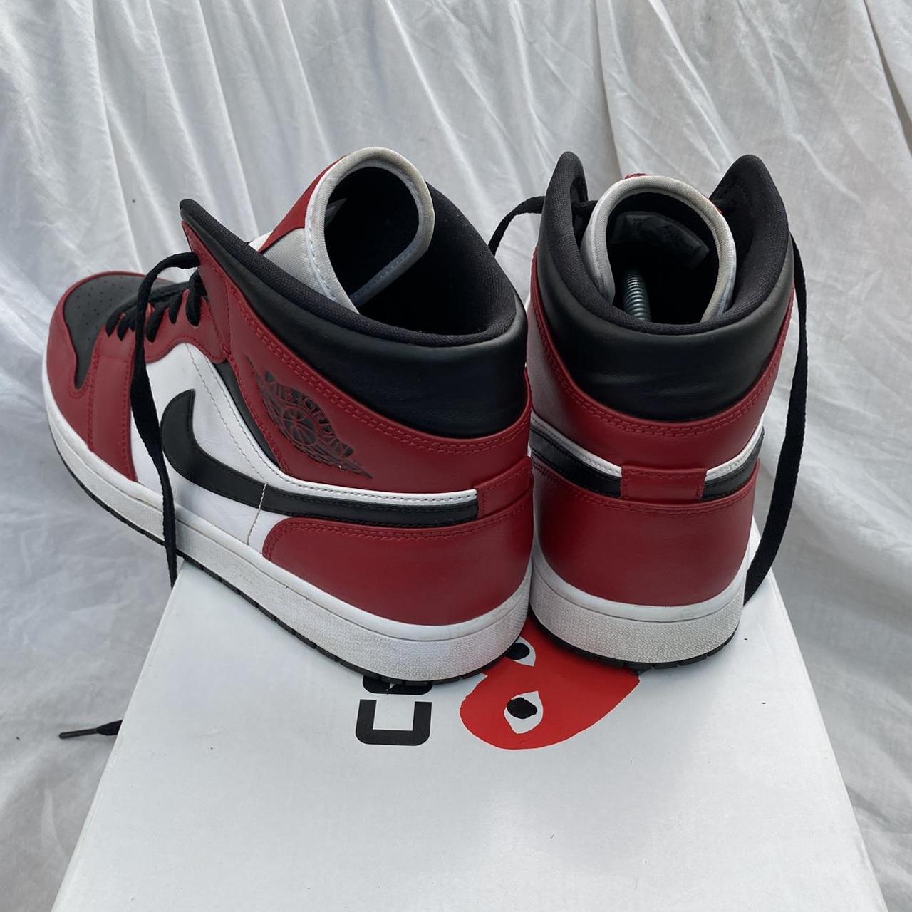 chicago white toe jordan 1 mid