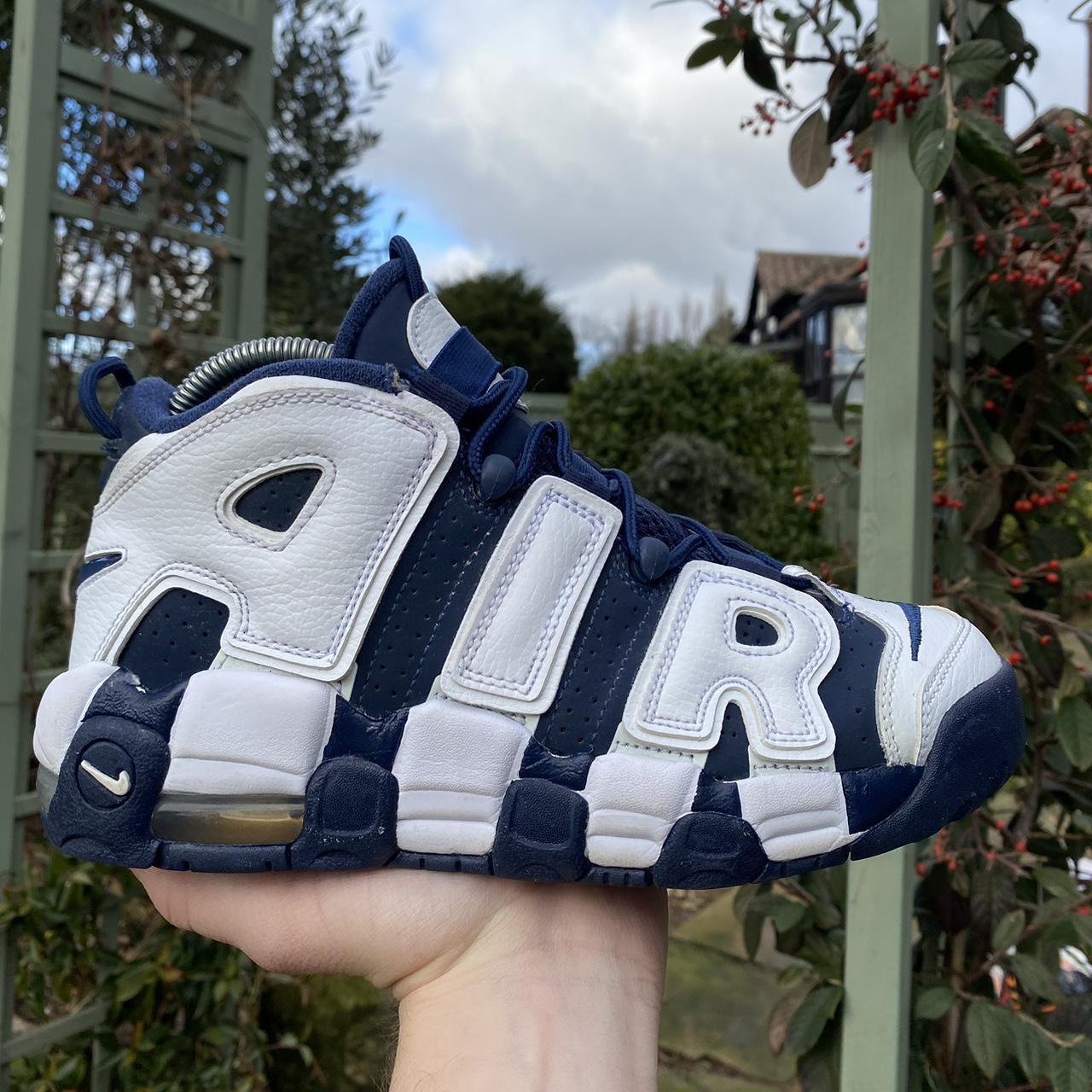 ladies navy nike trainers