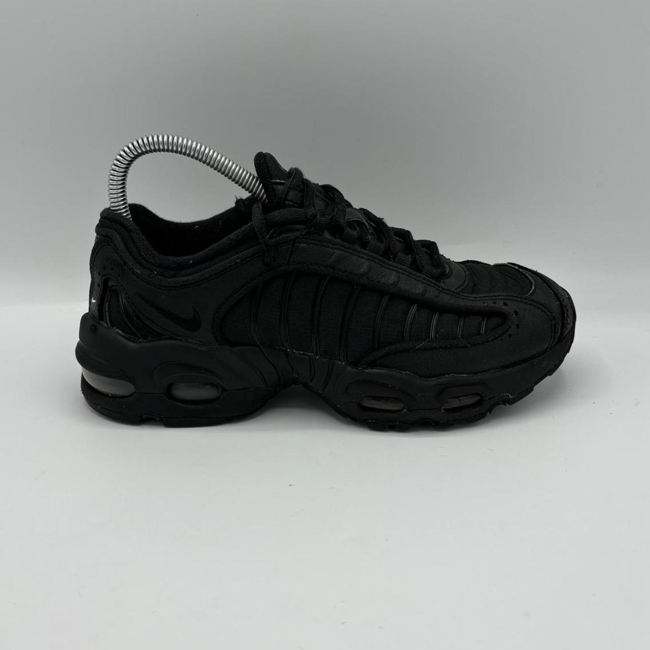 Nike tailwind triple black best sale