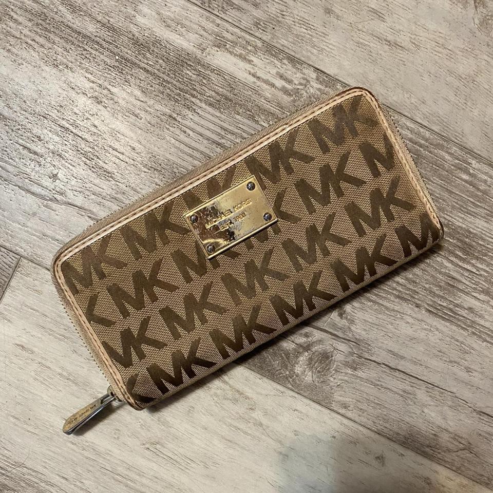 Michael Kors Wristlet wallet! #michaelkors #wallet - Depop