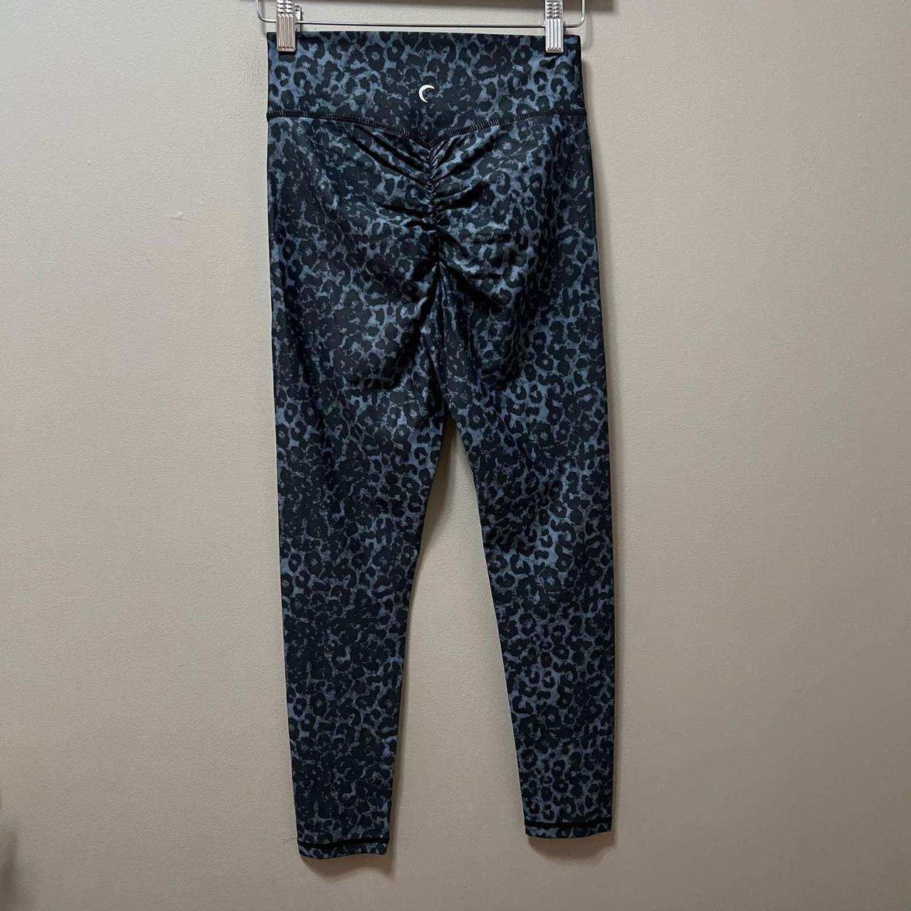 Zyia Stone Leopard Light and Luxe Scrunch Leggings size 4