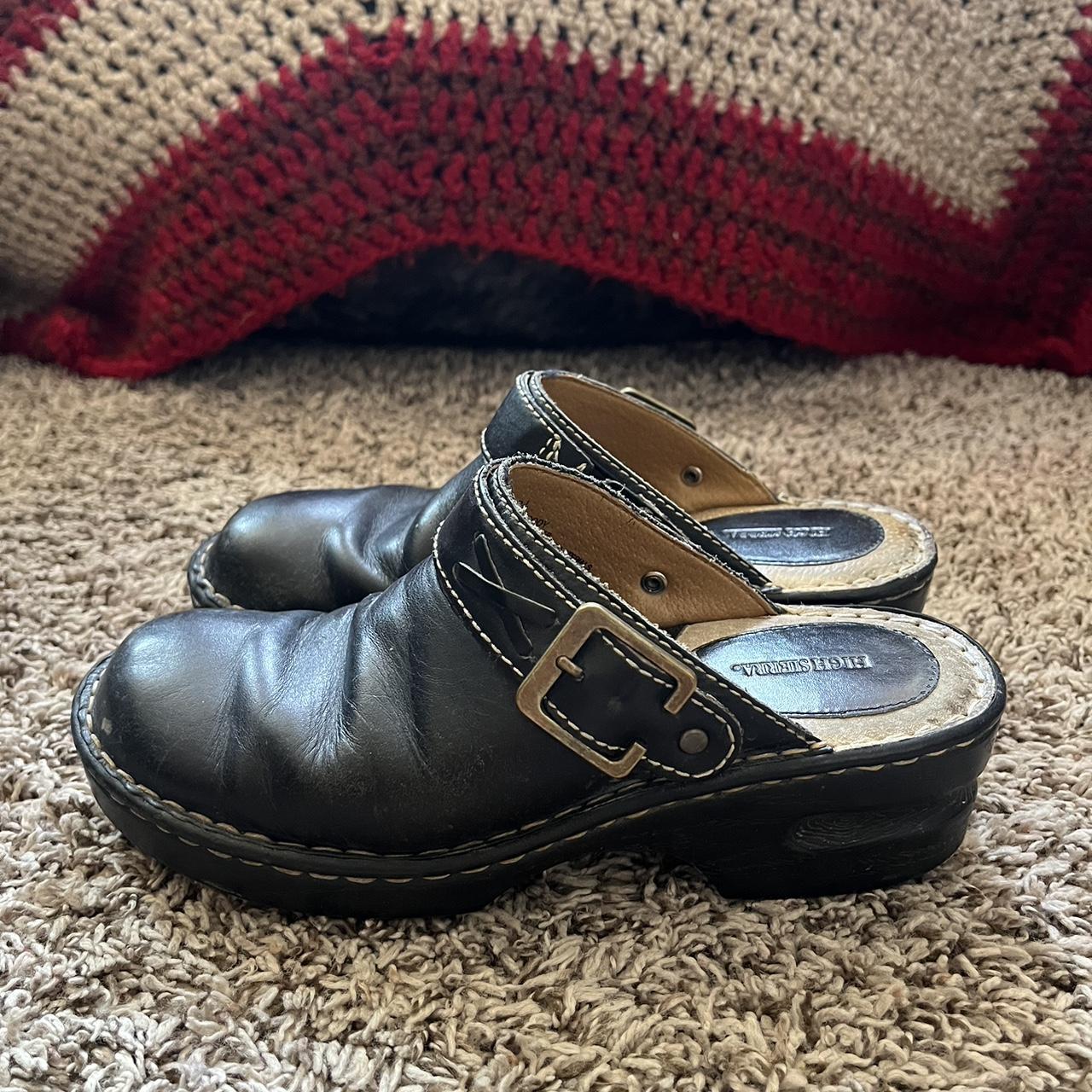 🖤BLACK CLOGS🤎 fits a size 5.5/6 thrifted but never... - Depop