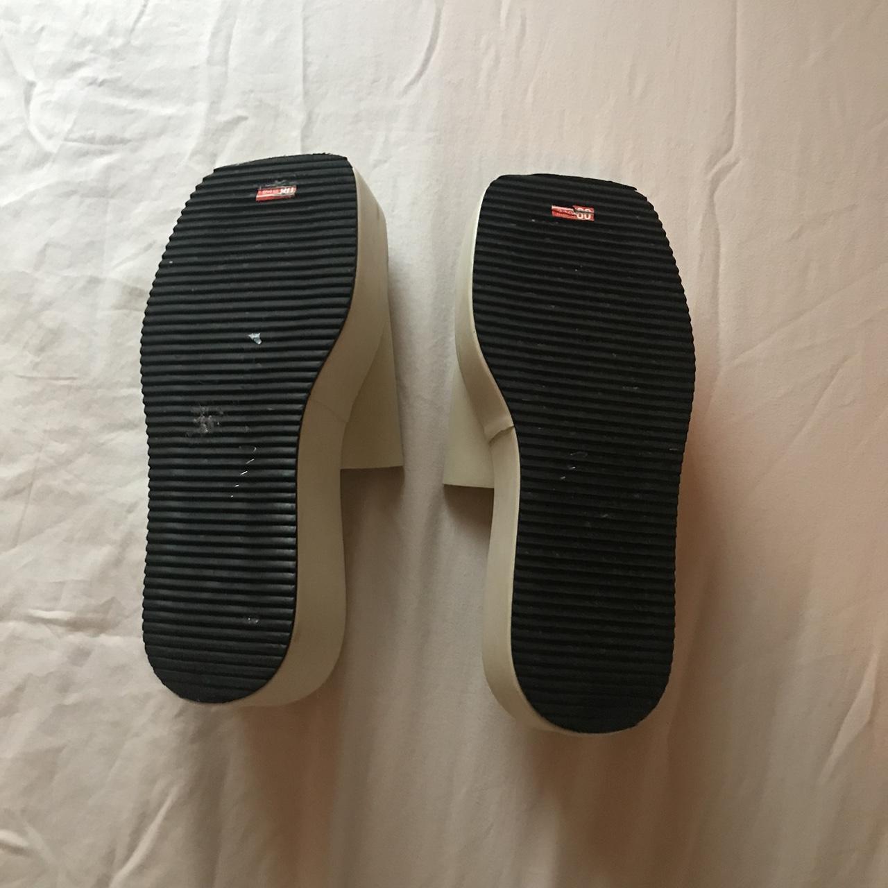 Marc by Marc Jacobs Women's Cream and Yellow Slides Depop