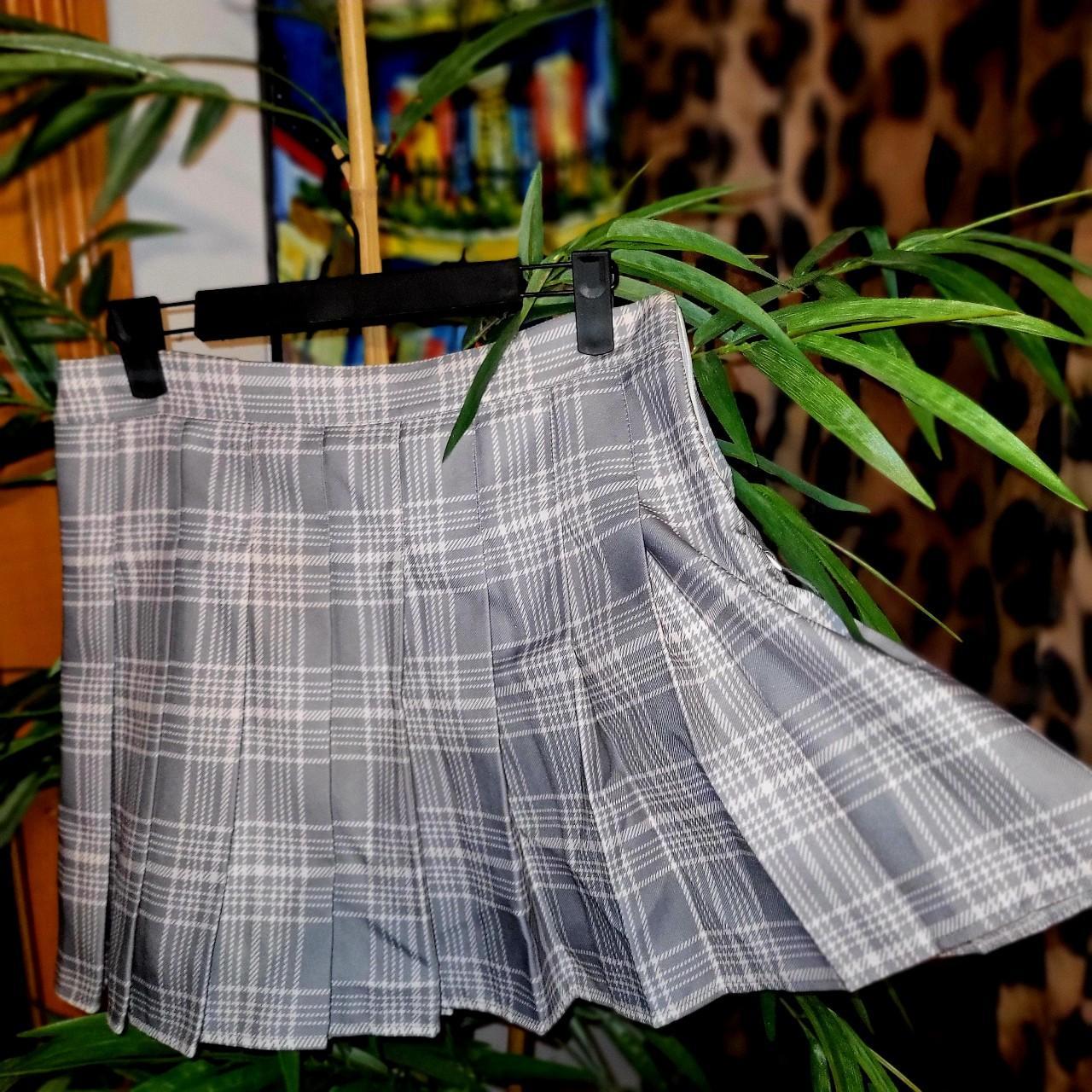 Grey plaid outlet skirt 90s fashion