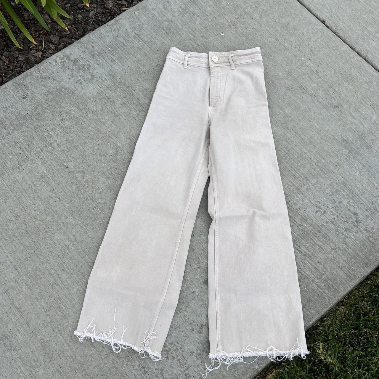Zara Women's Cream Jeans Depop