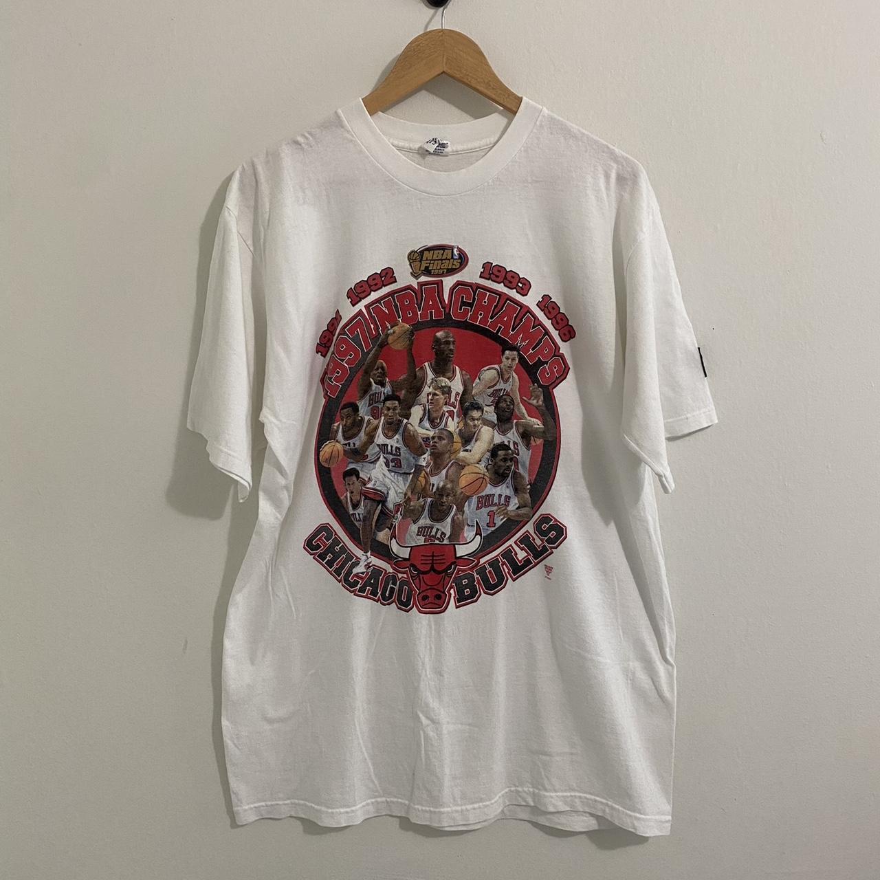 Vintage 1996 Chicago Bulls Shirt. The shirt is in - Depop