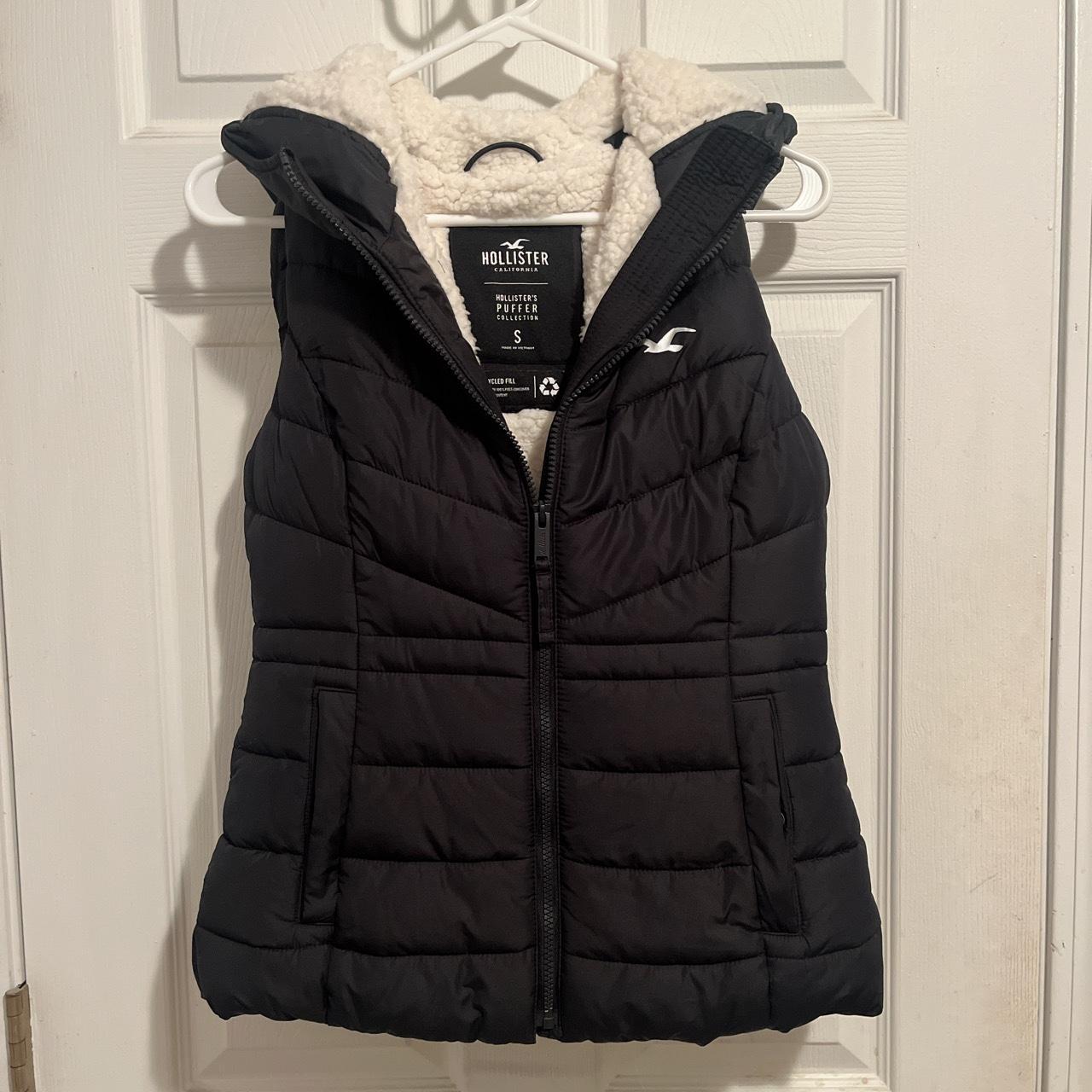 Hollister deals puffer vest