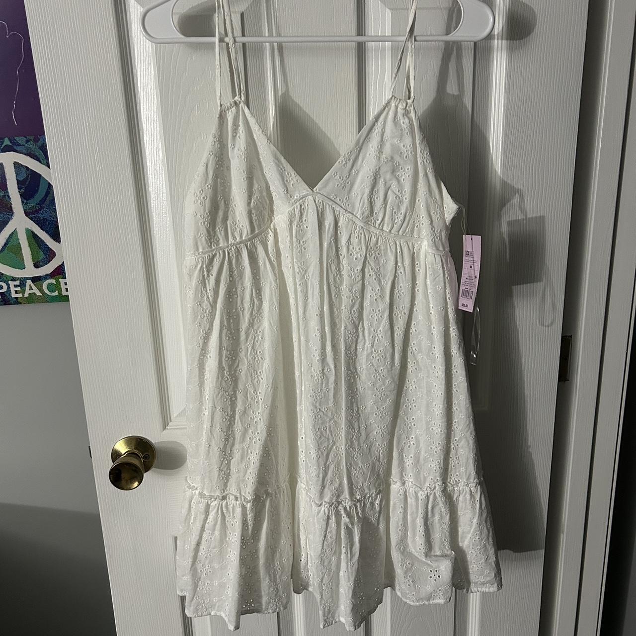 white target dress only worn for try on tags still on - Depop
