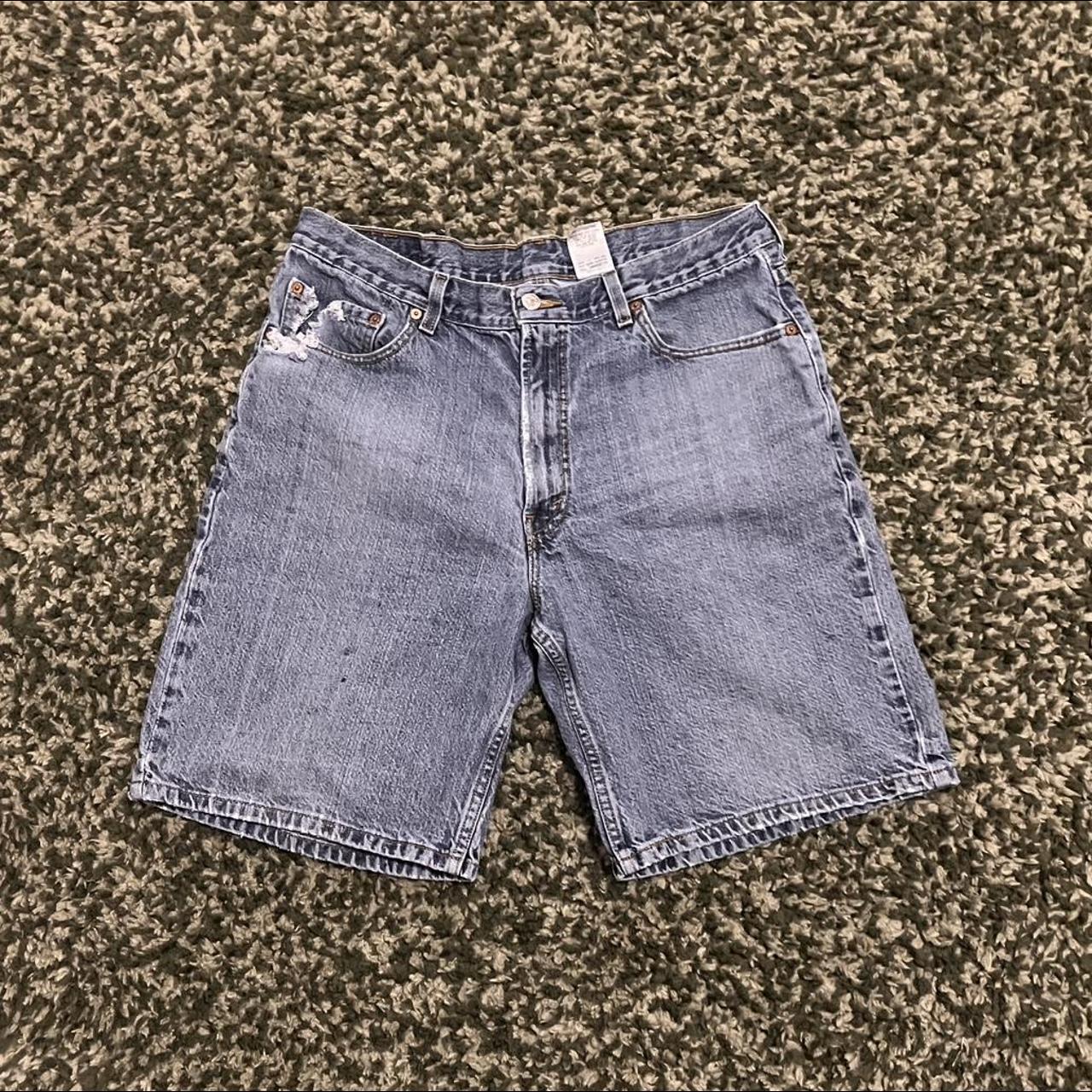 Baggy Levi’s 550 jorts -size 36 -flaws are minor... - Depop