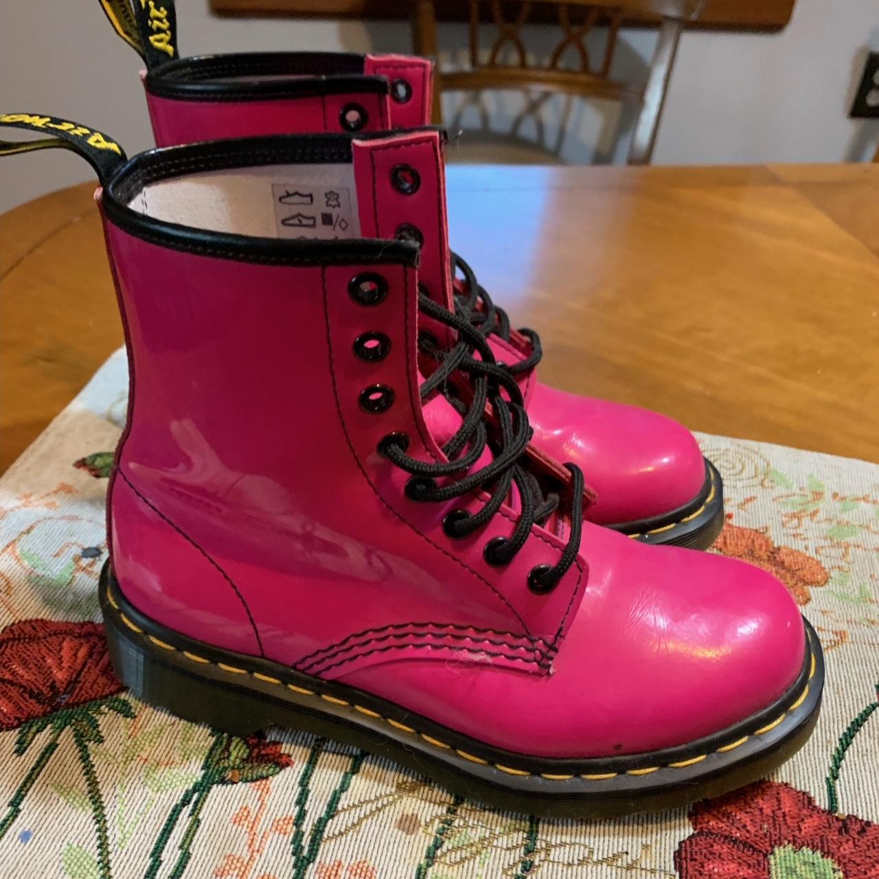 Dr martens best sale hot pink