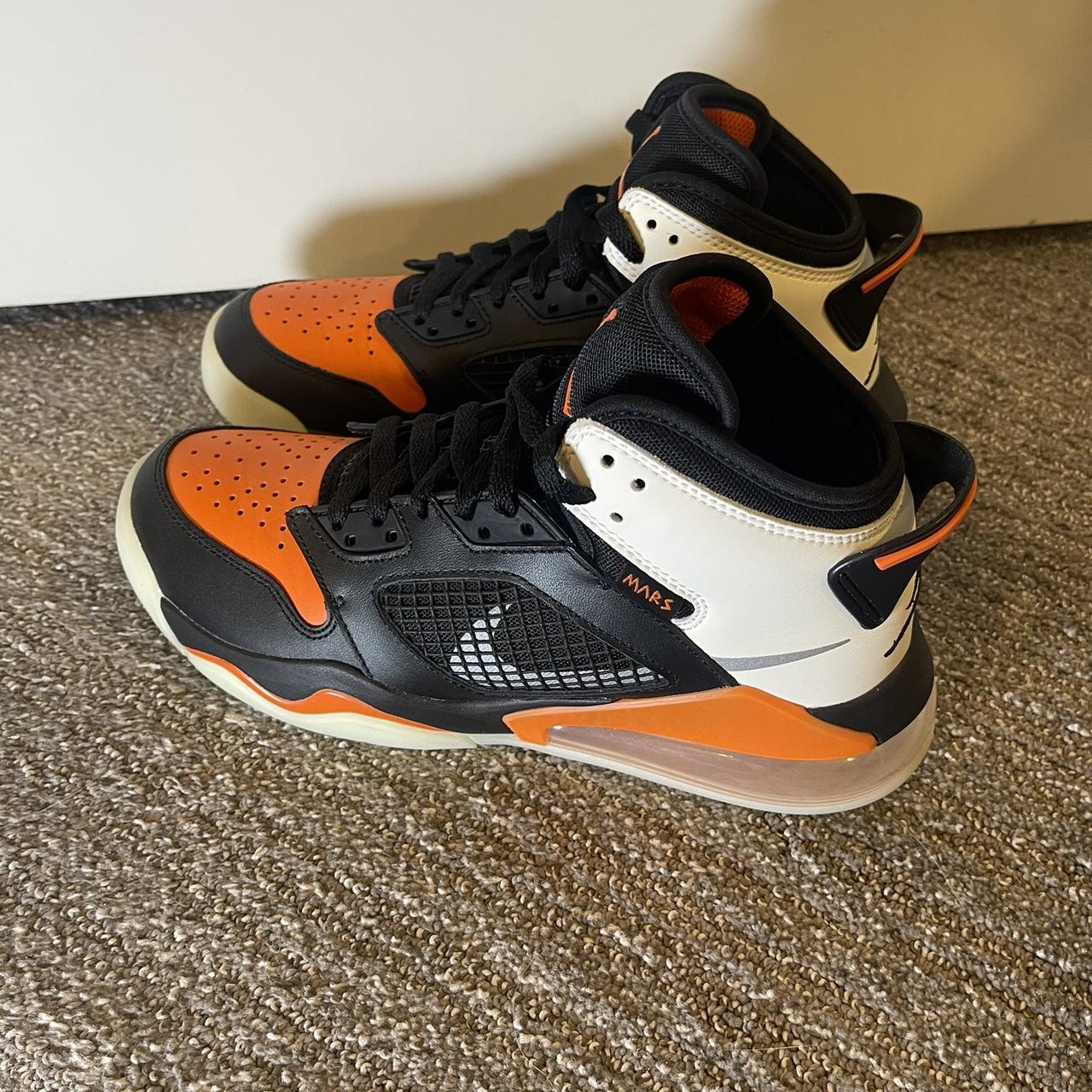 Nike air jordan mars 270 orange hot sale