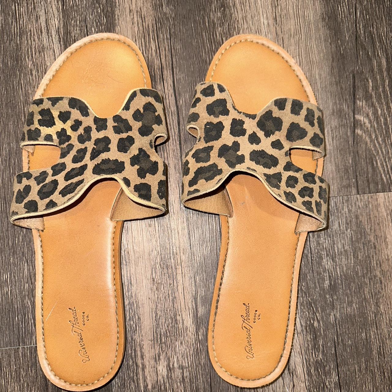 Universal Thread Women's Cream Sandals