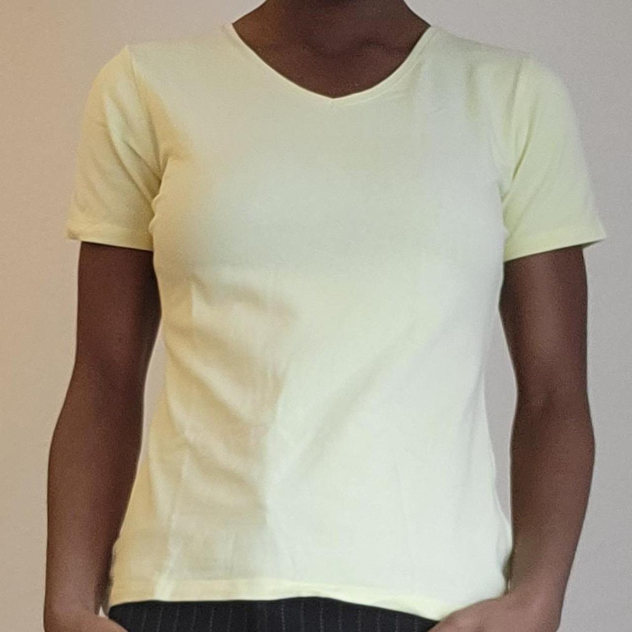 T shirt jaune Taille 36 Marque Depop