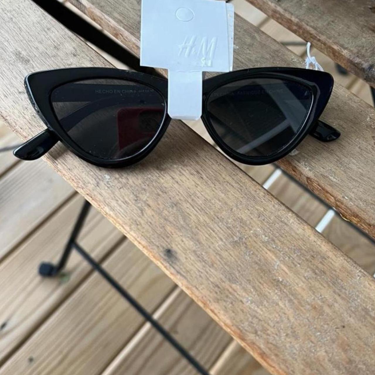 H&M Women's Black Sunglasses Depop